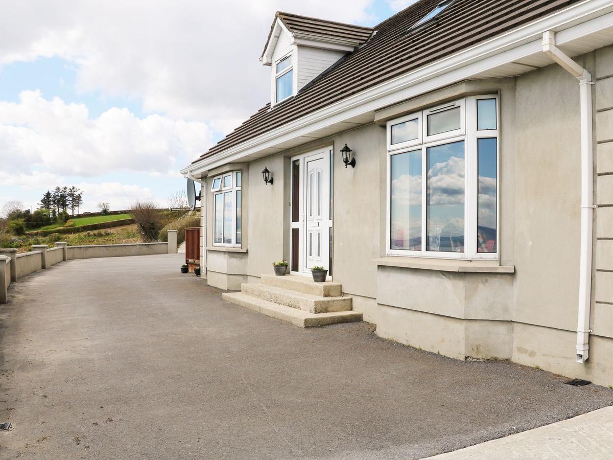 Tullyally Red Castle Exterior photo